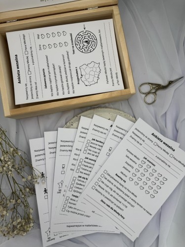 Pudełko drewniane na ankiety weselne widok z góry