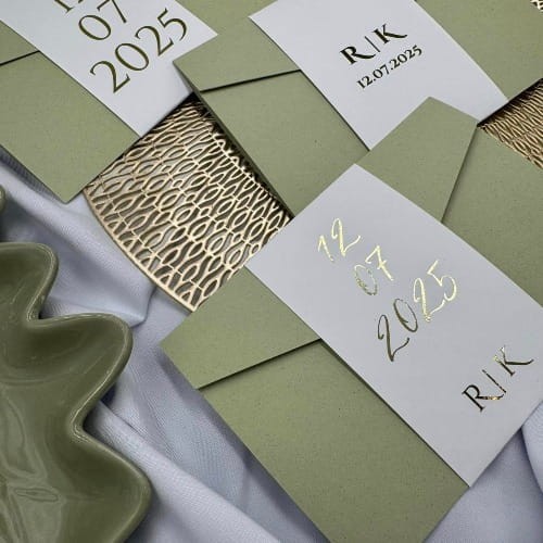 Zaproszenie ślubne folderowe KIWI – zielony folder z białym środkiem i złoceniami