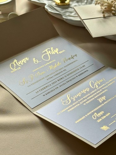 Otwarty folder zaproszenia – personalizowany tekst na luksusowym papierze