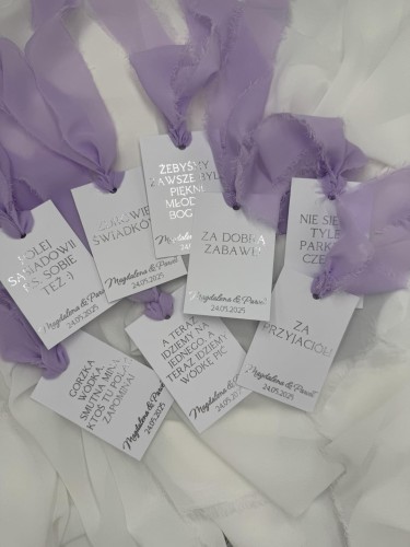 personalizowana zawieszka na butelkę z imionami i datą – Rękodzieła by Blonde