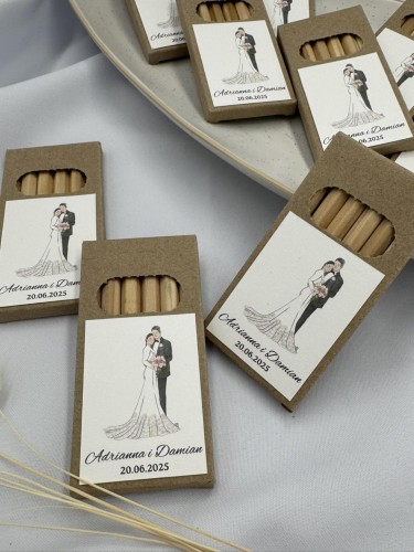 personalizowane kredki z nadrukiem imion Pary Młodej – Rękodzieła by Blonde