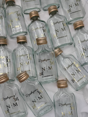 eleganckie podziękowanie weselne butelka z imionami i datą