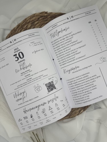 Więcej stron gazetki ślubnej A4 z tekstami, historią i grafiką personalizowaną