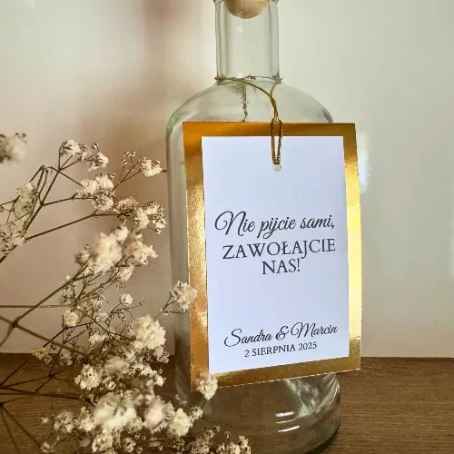 Zawieszki na alkohol weselny z personalizacją, złotą ramką i cytatami, styl glamour