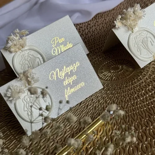 Winietka ślubna z suszonymi kwiatami i złotym napisem – Rękodzieła By Blonde