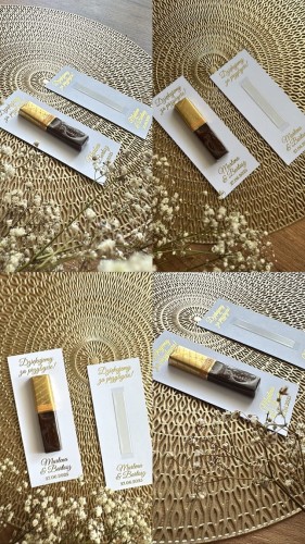 Personalizowane kartoniki z napisem "Dziękujemy za przybycie" i miejscem na czekoladkę Merci, dekoracja ślubna handmade