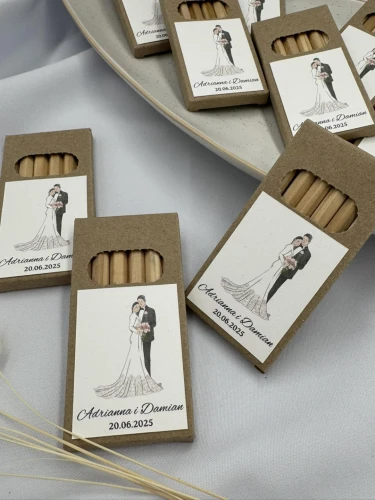 personalizowane kredki z nadrukiem imion Pary Młodej – Rękodzieła by Blonde
