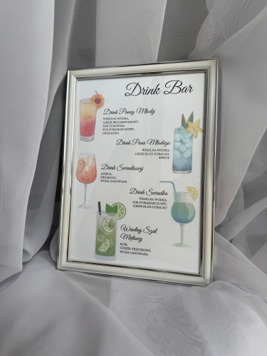 Tabliczka Drink Bar w ramce stojąca na stole weselnym z boku