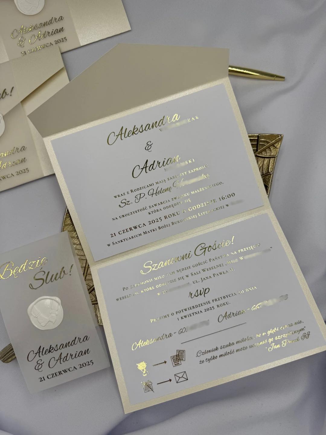 Zaproszenie ślubne Perłowe z opaską z kalki i odbiciem lakowym