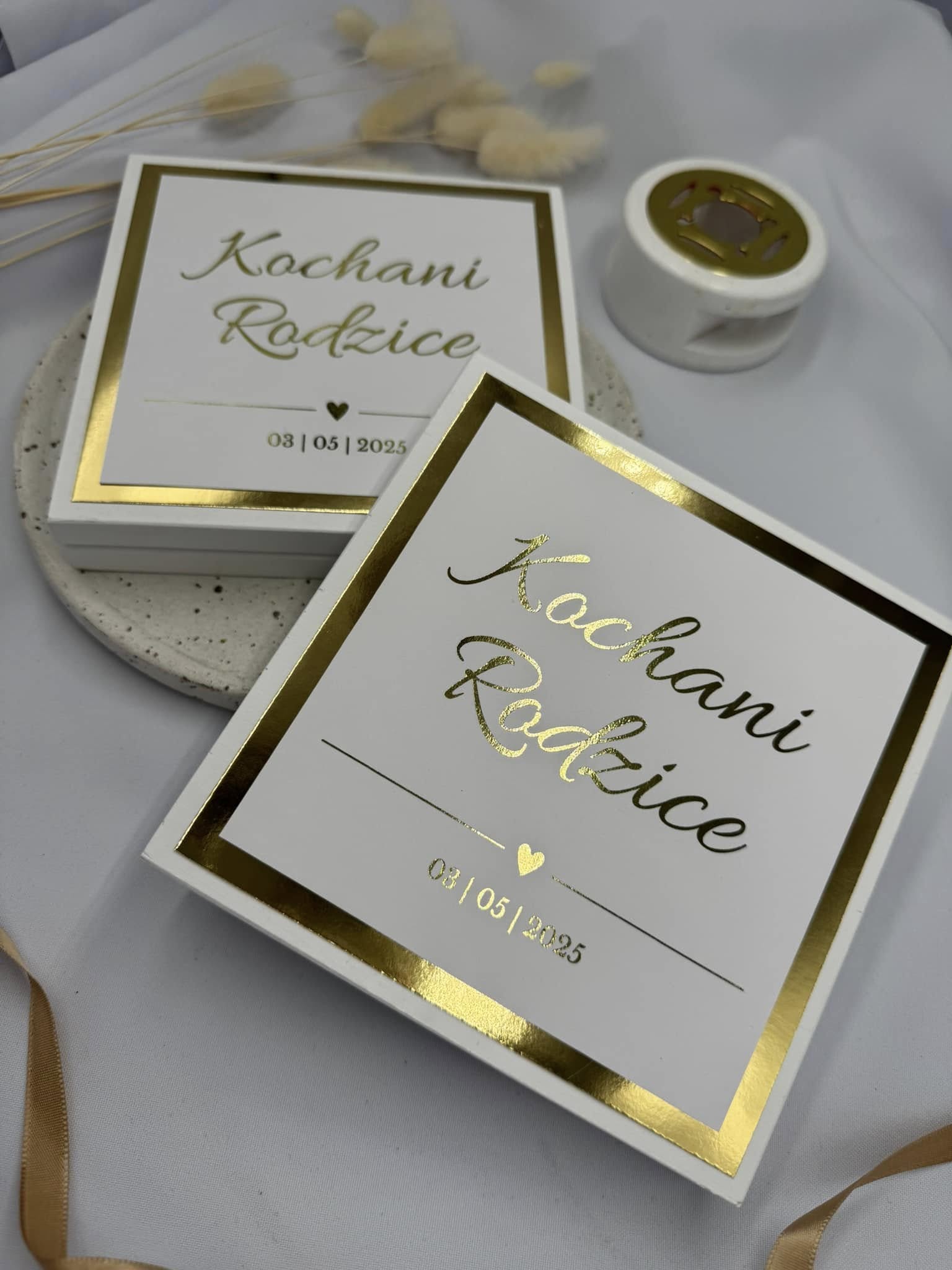 Drewniane zaproszenie ślubne w formie pudełka