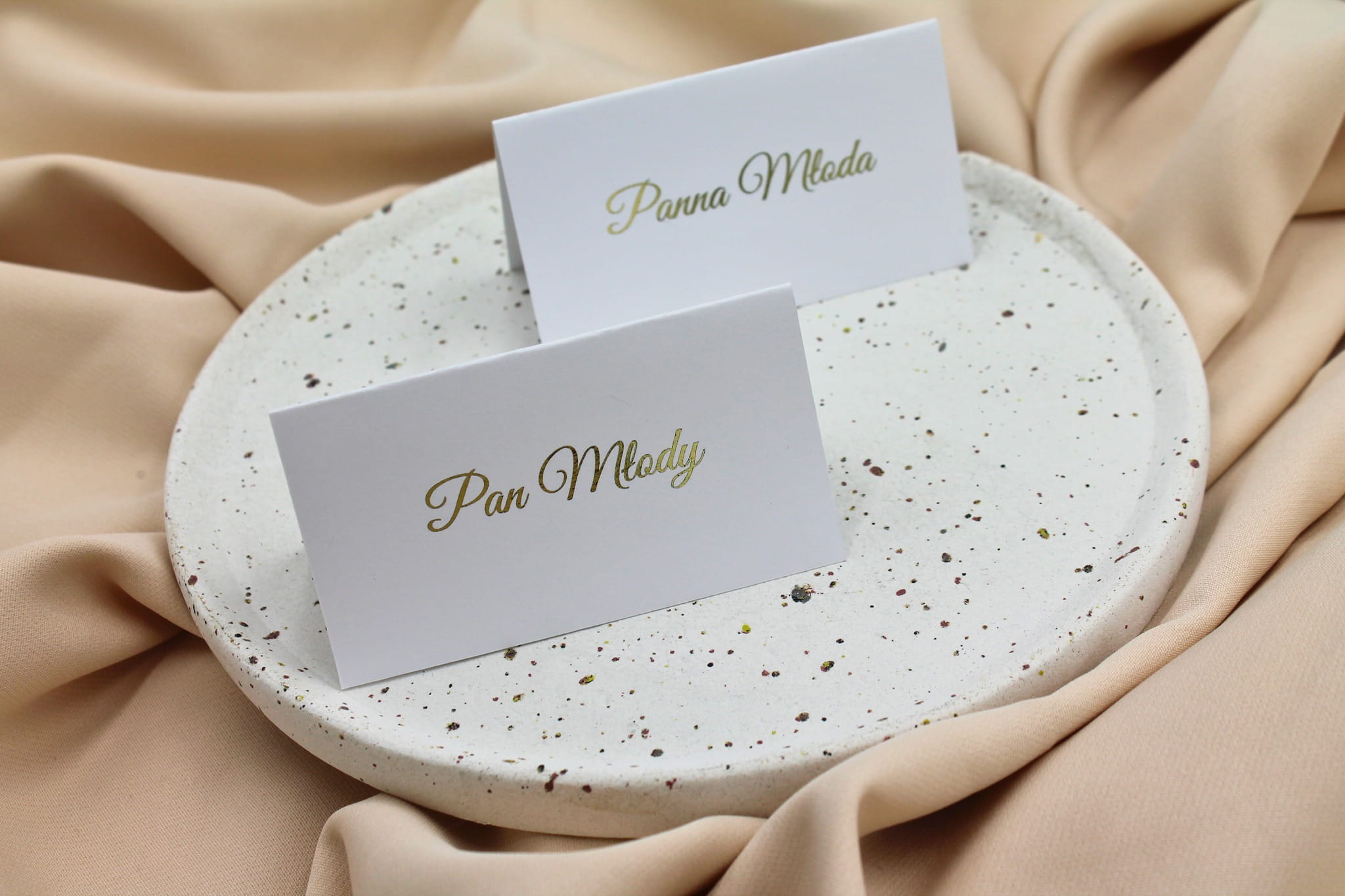 Winietki ślubne białe klasyczne ze złoceniem