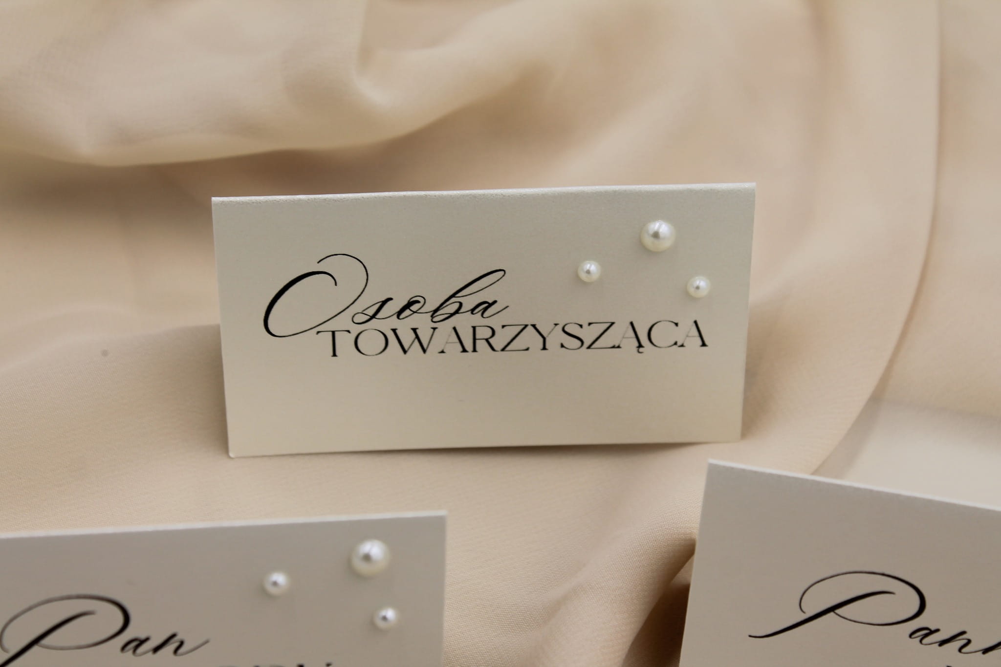 Winietki ślubne eleganckie z perełką