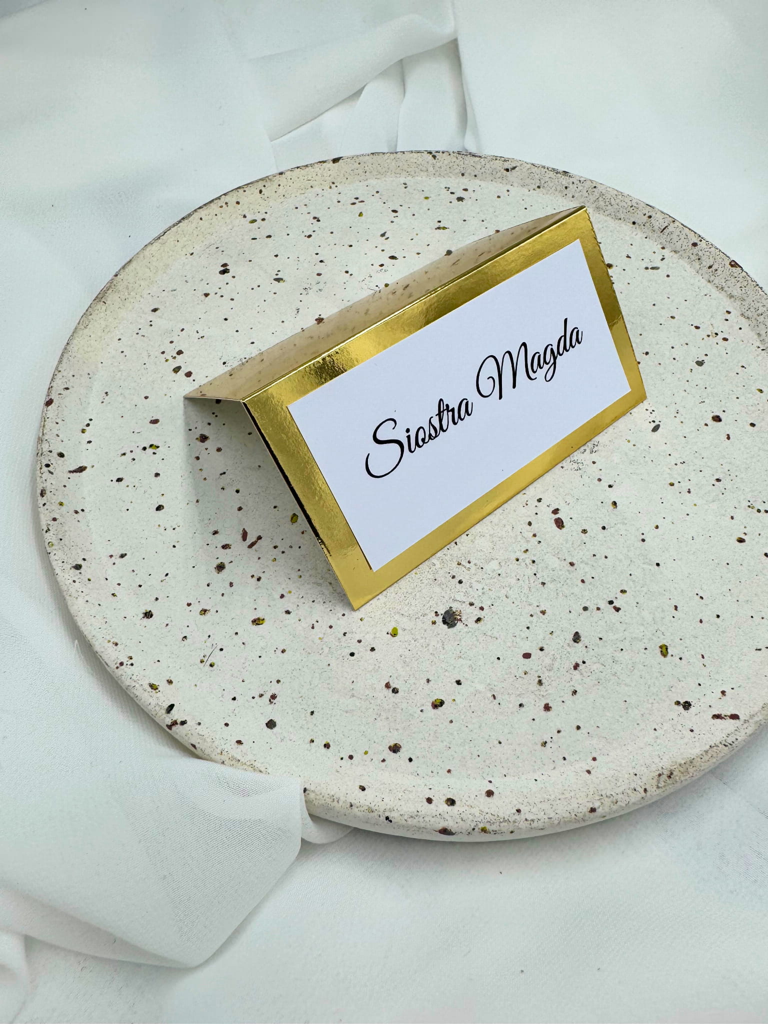 Winietki ślubne ze złotą ramką