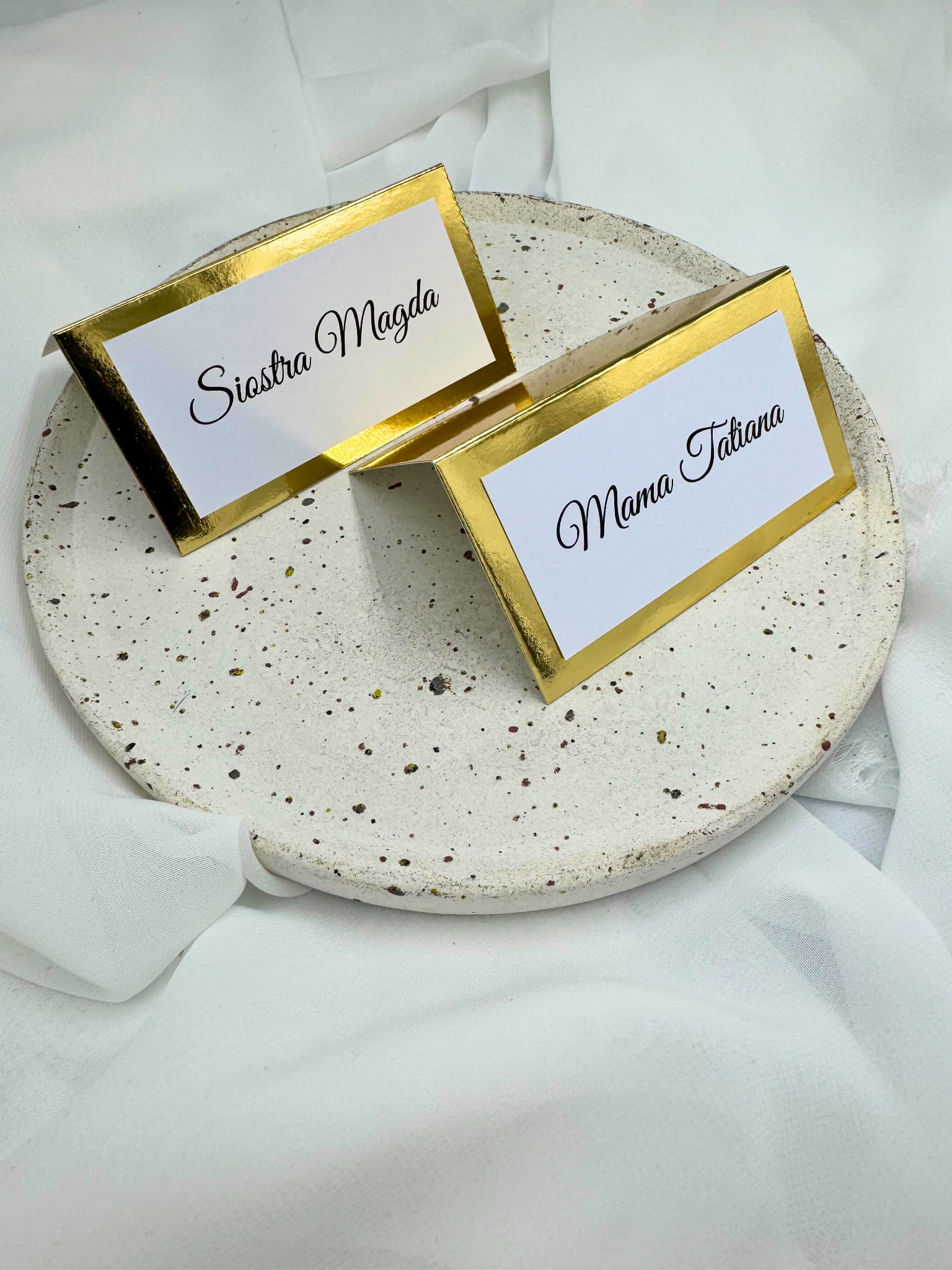 Personalizowane winietki weselne ze złotą ramką