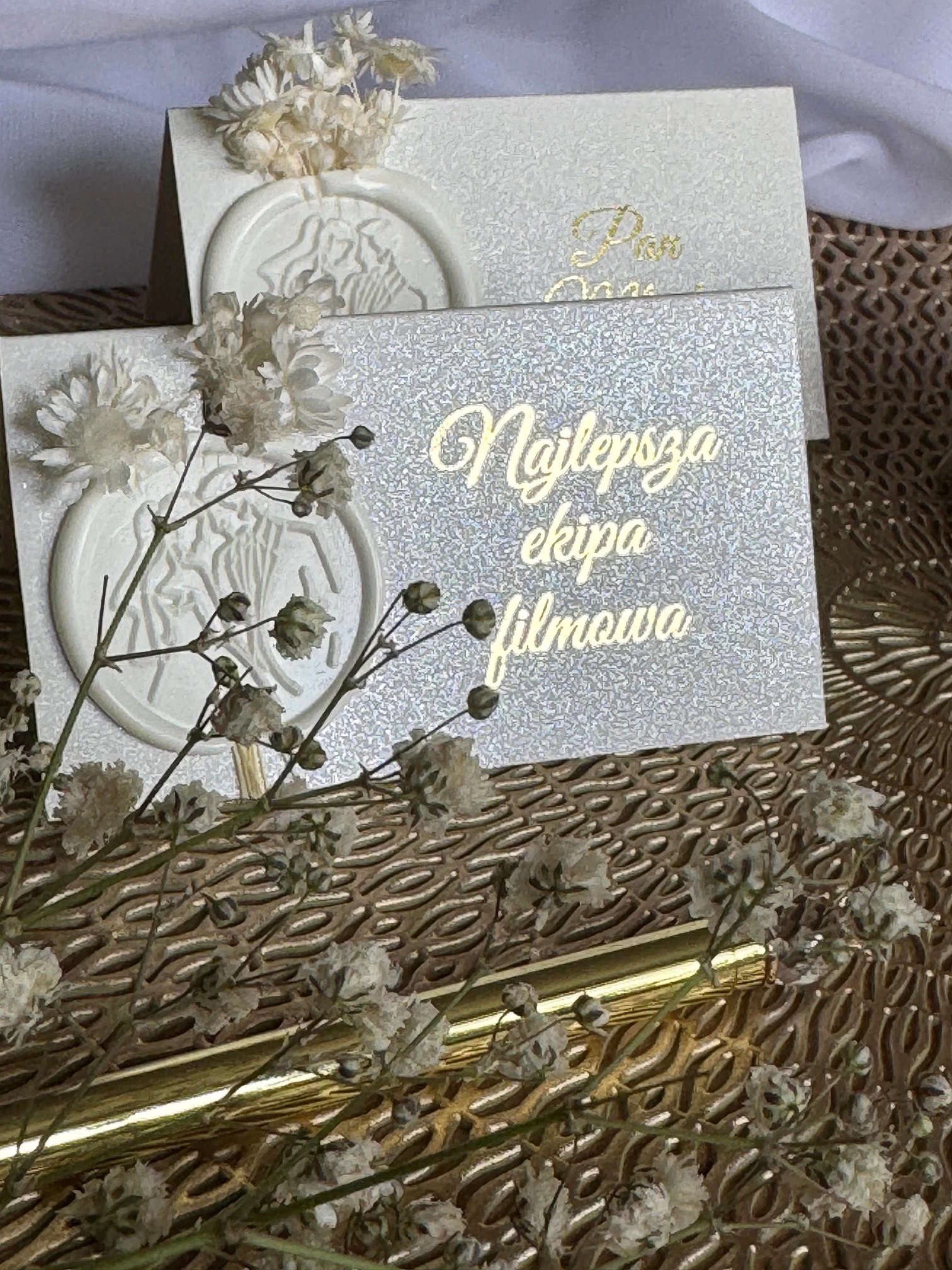Winietka ślubna z suszonymi kwiatami i złotym napisem
